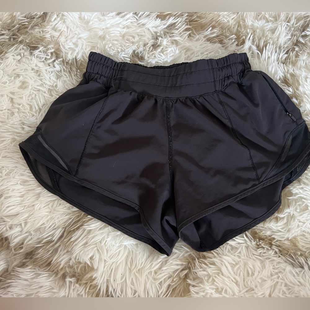 lulu shorts 2.5 size 2